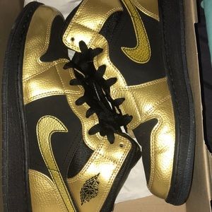 Air Jordan 1 MID GG